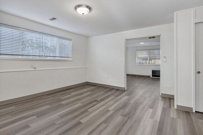 Building Photo - 1 Bed 1 Bath in Prime NW District!