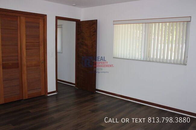 Building Photo - 621 Sunset Dr