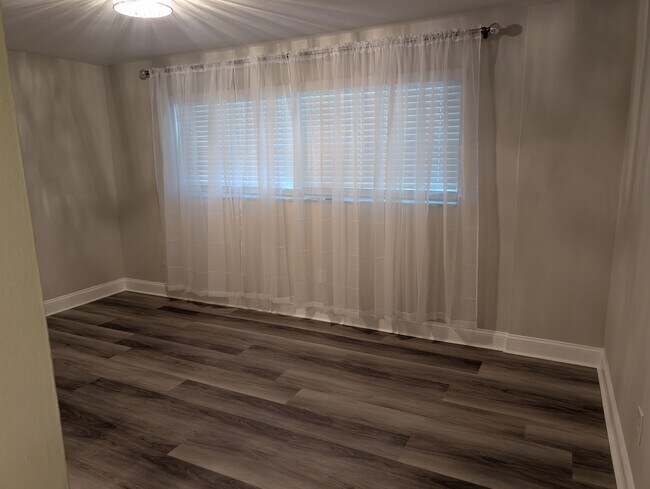 Building Photo - 1368 Whispering Pines Dr
