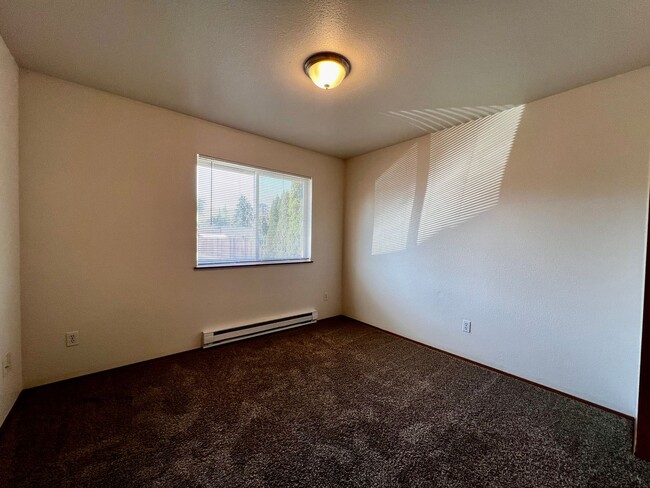 Building Photo - r205