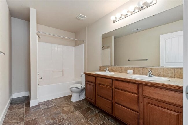 Building Photo - 9824 W Rosecroft Ct