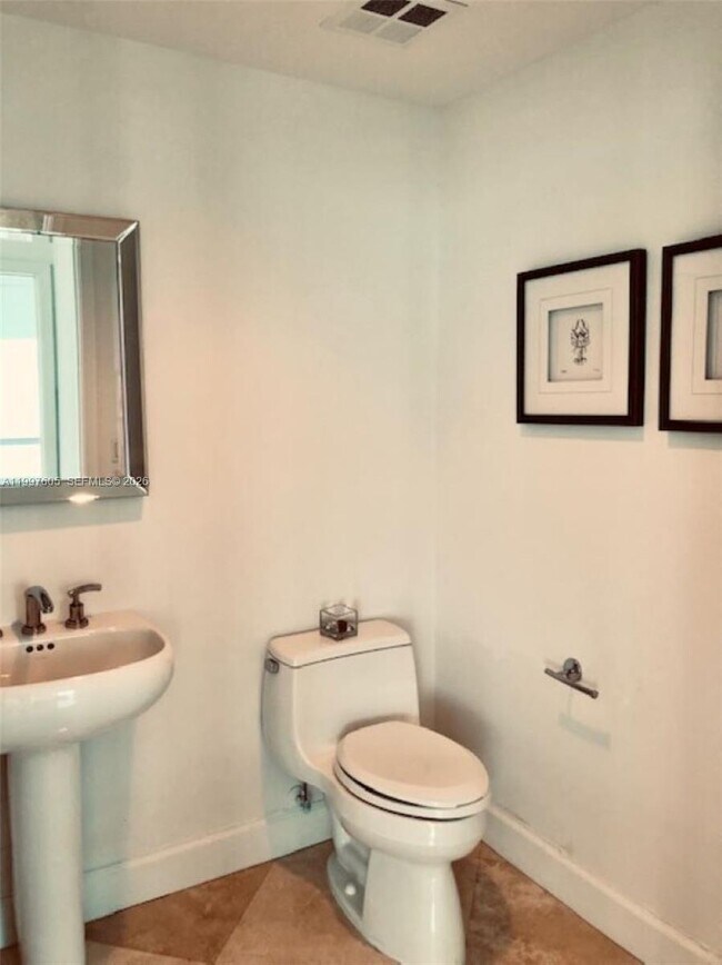 Building Photo - 3101 S Ocean Dr