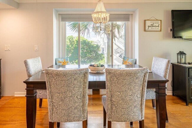 Building Photo - PERFECT OCEANFRONT WINTER WORK-FROM-HOME GETAWAY