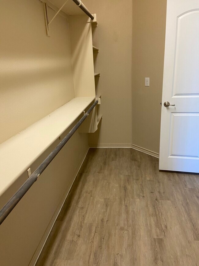 Building Photo - 4512 Gunnison Dr