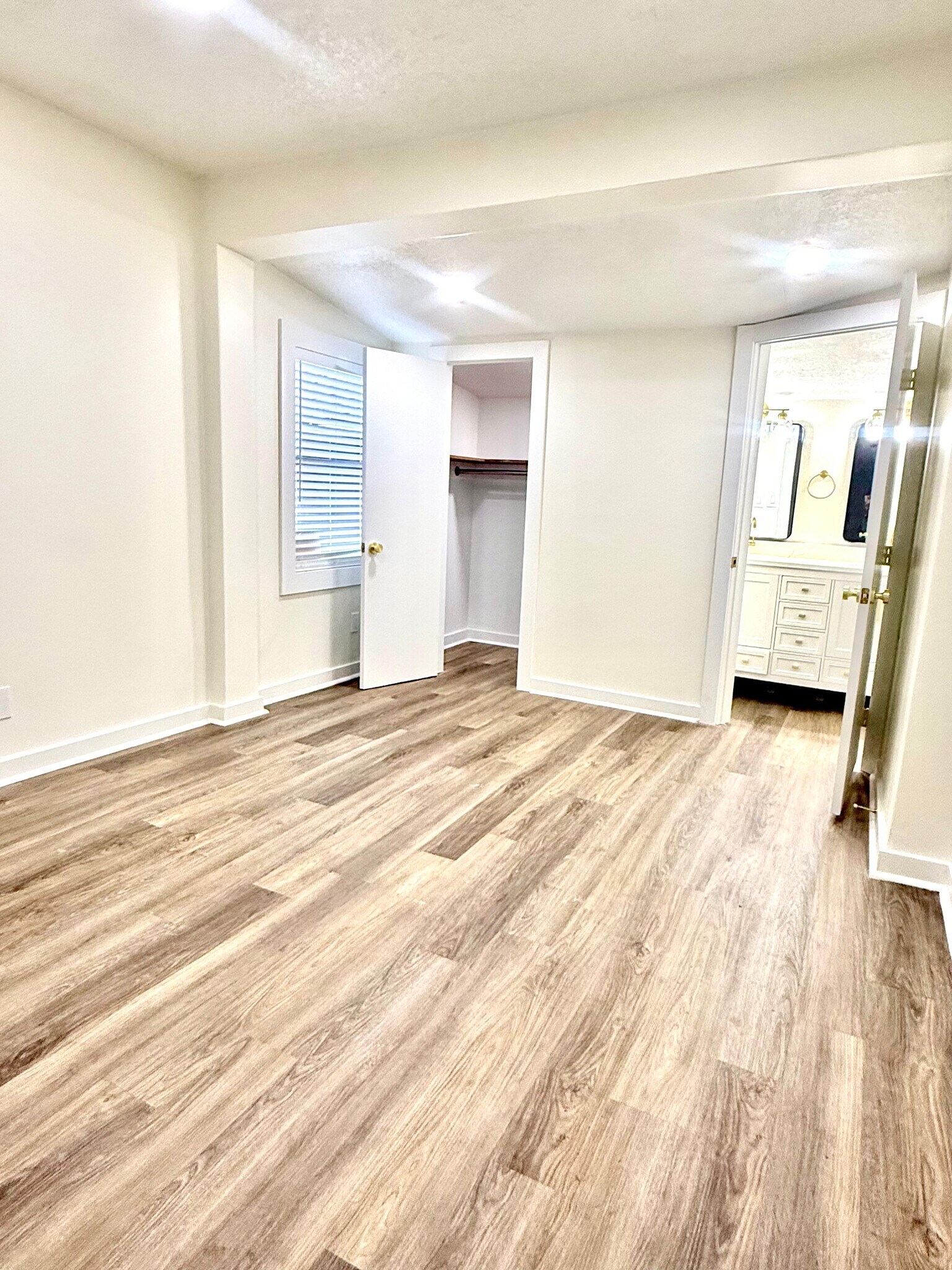 Building Photo - 4833 College St