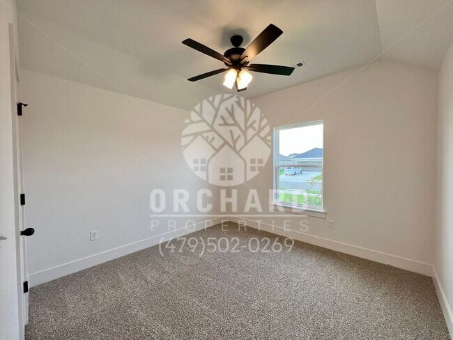 Building Photo - Siloam Springs- Single-Family Home- Stunning Cherrywood Plan