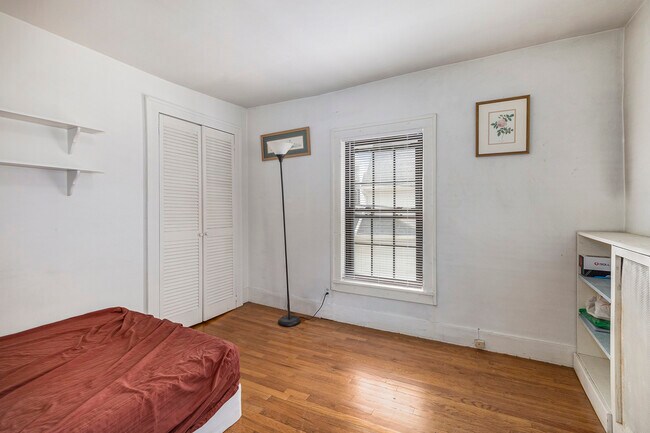 Building Photo - 415 N Thayer St