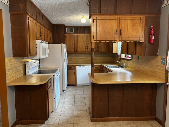 Building Photo - 6 Treva Ln