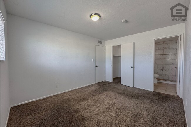 Building Photo - 4Bed/2Bath House at Chandler Blvd/McQueen Rd! Ready for Immediate Move-In! – NO HOA!