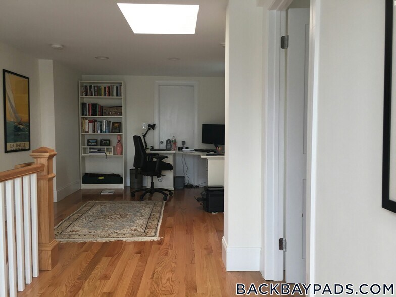 Building Photo - 499 Beacon St