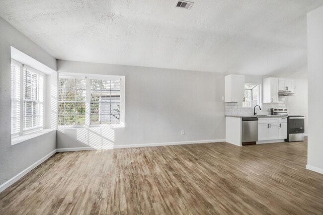 Building Photo - 15910 Plover Ct