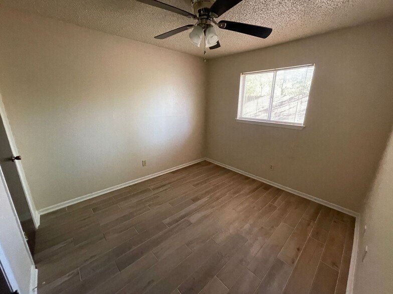 Building Photo - 425 W Avenue C