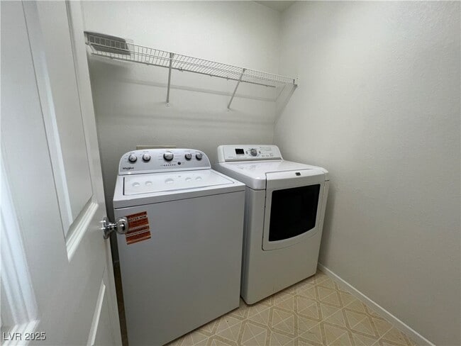 Building Photo - 523 Primrose Hill Ave