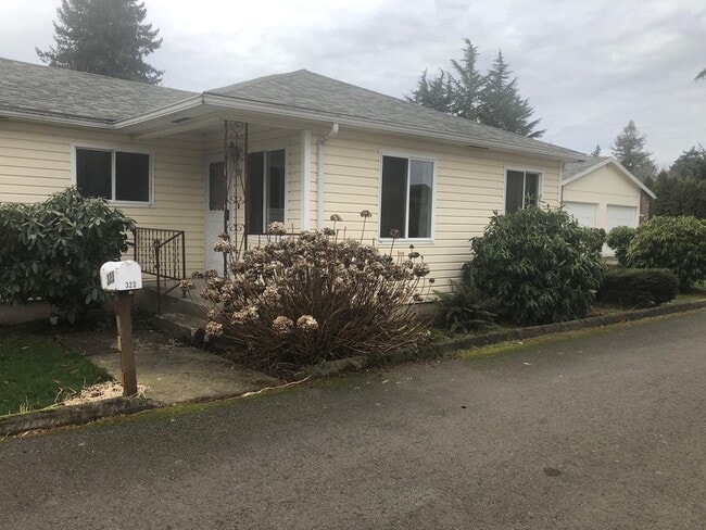 Building Photo - Lisa Johnson Duplex (LJ)