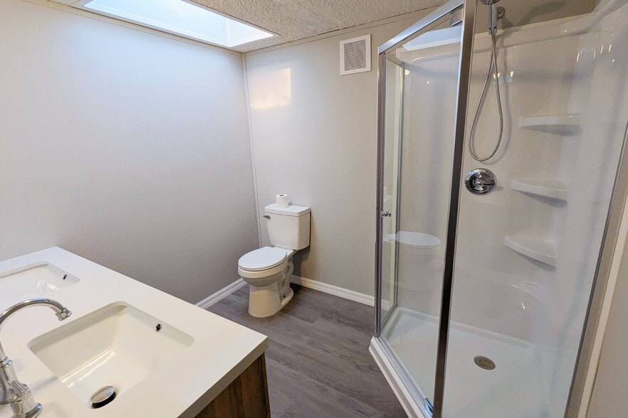 Building Photo - 6543 Celeste Ln