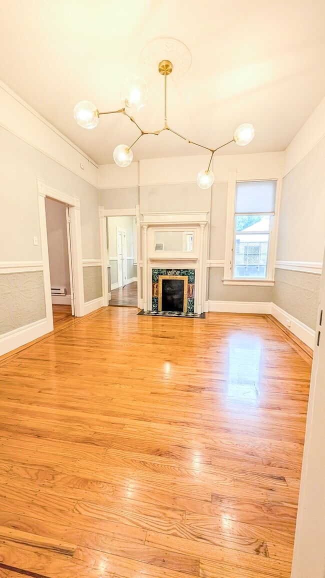 Building Photo - 657 Castro St