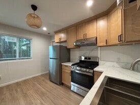 Kitchen/Appliances - 860 N Mar Vista Ave