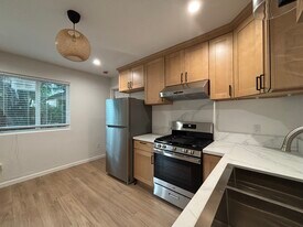 Building Photo - 860 N Mar Vista Ave