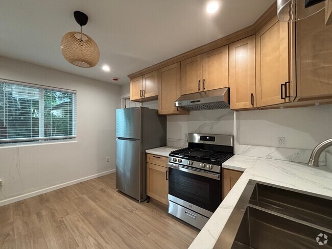 Kitchen/Appliances - 860 N Mar Vista Ave