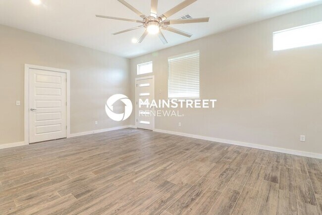 Building Photo - 3 Bedroom Pet-Friendly Home in Oklahoma City, OK with Main Street Renewal