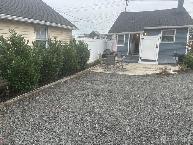 Building Photo - 602 18th Ave