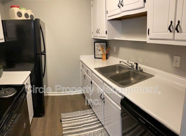 Building Photo - 2021 Highridge Dr SW