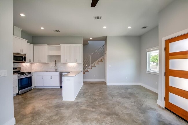 Building Photo - 6303 Santos St