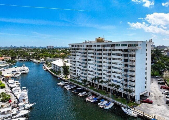 Building Photo - 13155 Ixora Ct