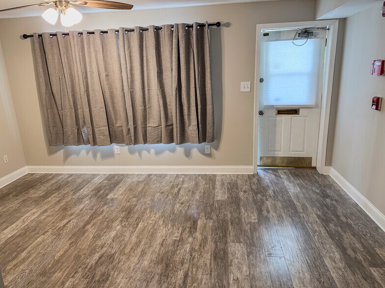 Building Photo - 509 Kedron Ave