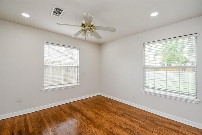 Building Photo - 1409 Zora St