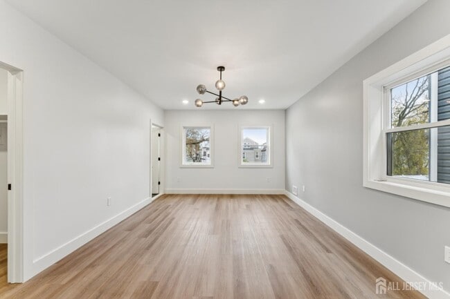 Building Photo - 84 Hollywood Ave