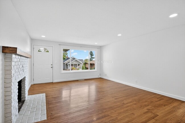 Building Photo - Charming West Linn Home with Stunning Mt. ...