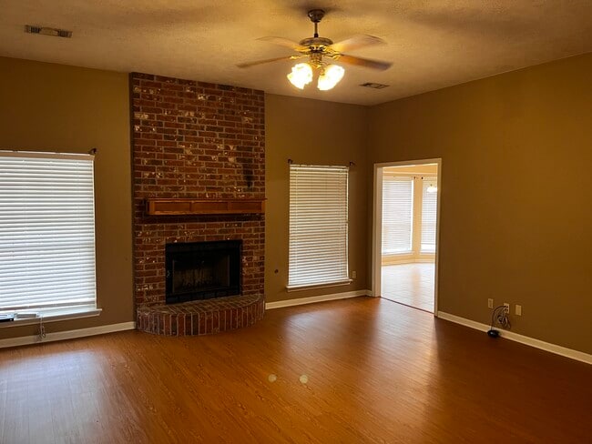 Building Photo - 4009 Hunter Creek Dr