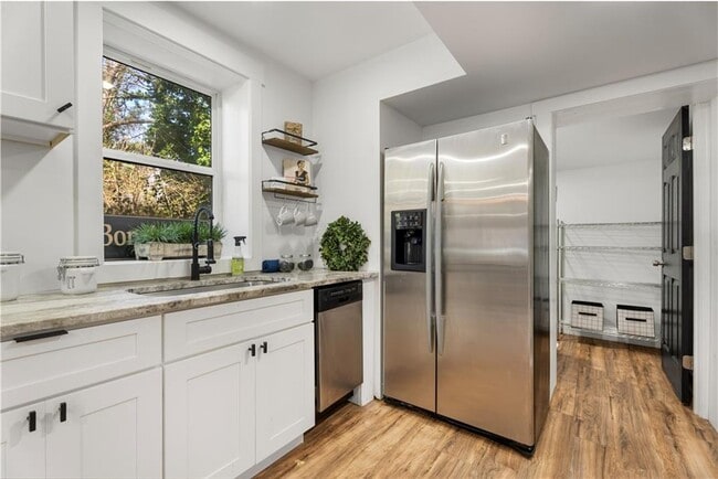 Building Photo - 2802 Palm Dr