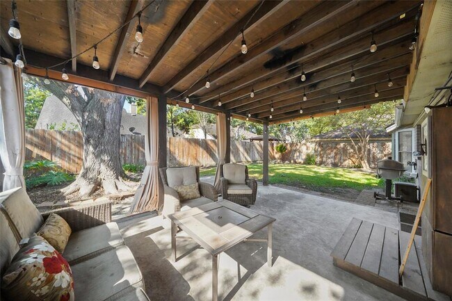 Building Photo - 10035 Red Wolf Ln