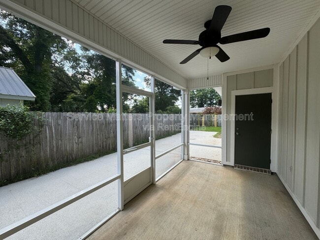 Building Photo - 1416 E Baars St