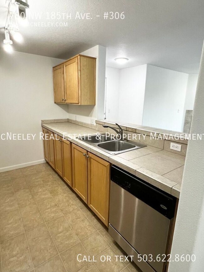 Building Photo - 780 NW 185th Ave