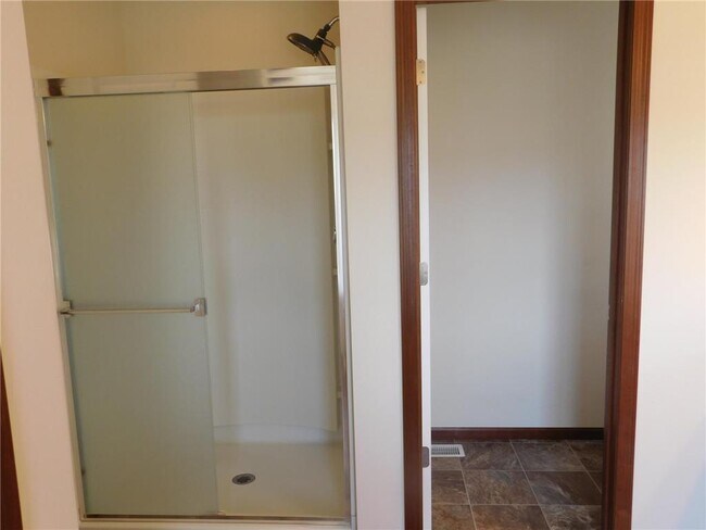 Building Photo - 7636 Oakridge Trail