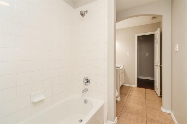 Building Photo - 5018 Creekbridge Ct
