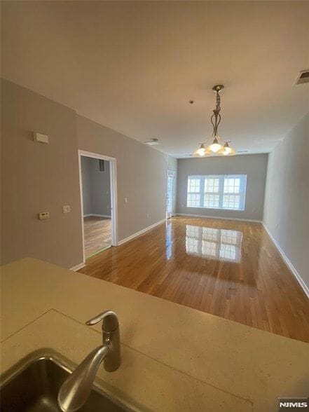 Building Photo - 10 Sampson St