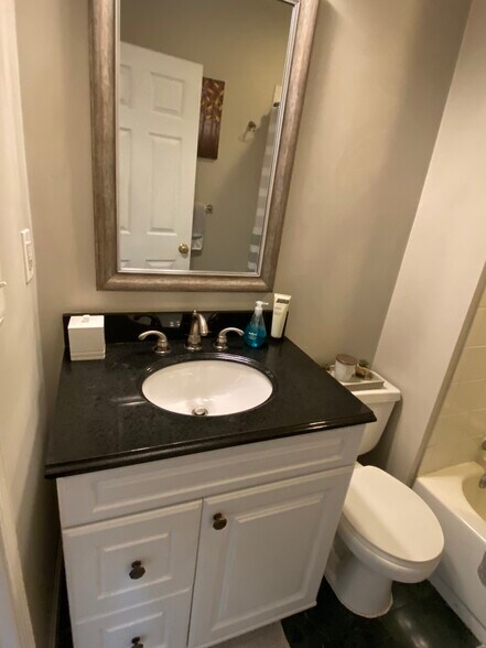 Building Photo - 188 Gold St