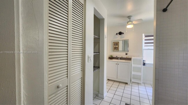 Building Photo - 9740 Colonial Dr