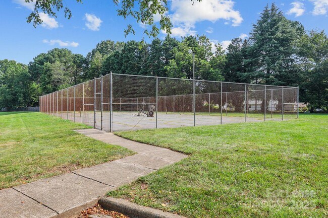 Building Photo - 6203 Rosecroft Dr