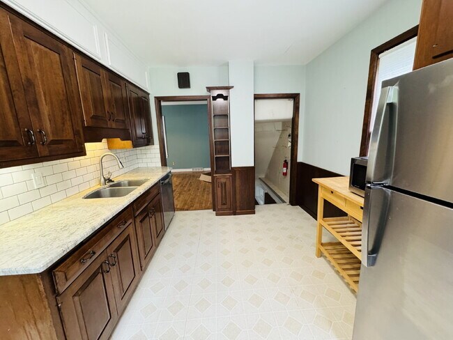 Building Photo - Charming 3-Bedroom Oasis with Elegant Touches & Finished Basement on Washburn Ave!
