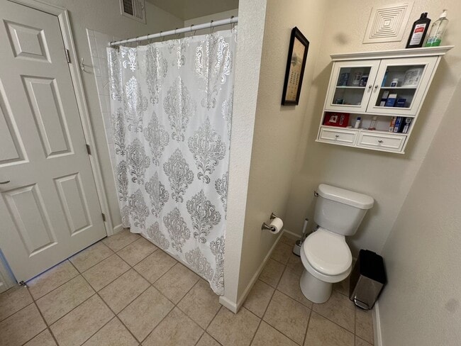 Building Photo - Maintenance Free Englewood Condo