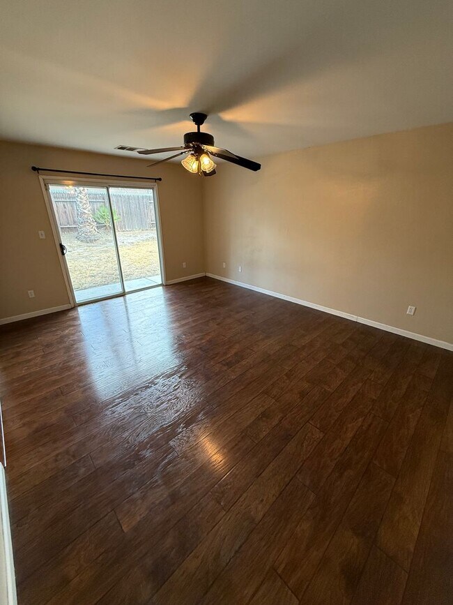 Building Photo - Spacious 4-Bedroom Home in Southwest Baker...