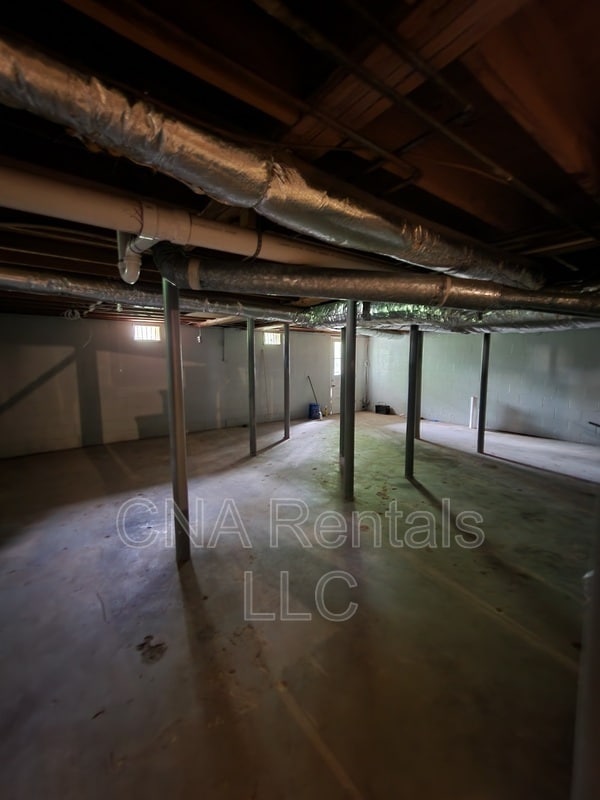 Building Photo - 626 Honeybear Ln