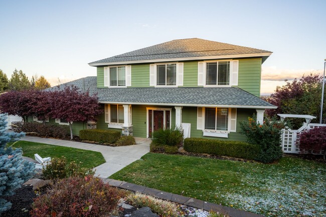 Building Photo - Stunning home on Awbrey Butte!