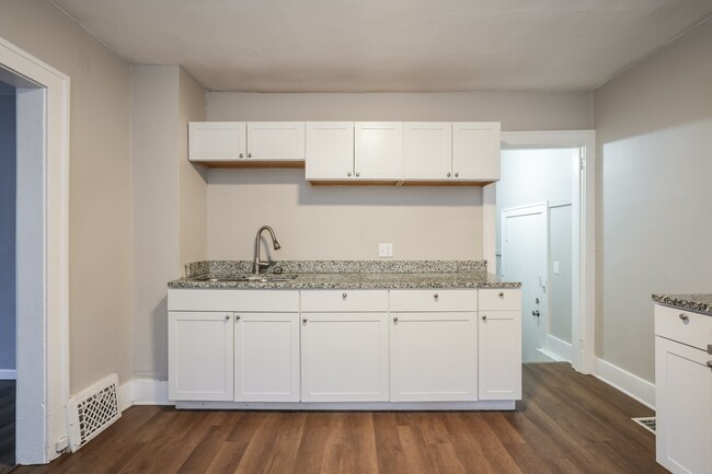 Building Photo - 1346 N Johnson St