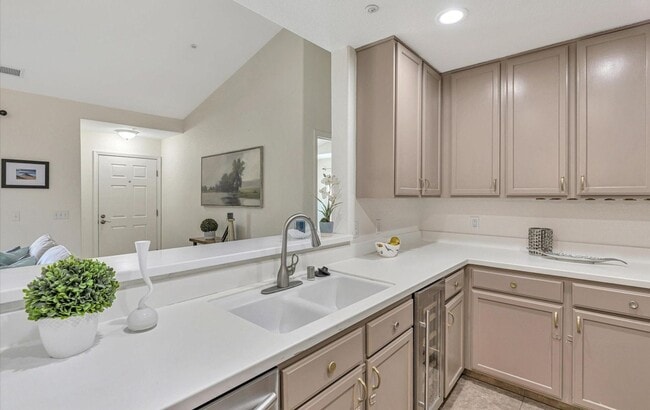 Building Photo - Beautifully Updated 2-Bed, 2-Bath Condo in Serene San Ramon Setting
